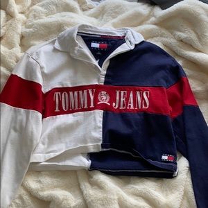 TOMMY shirt!! cropped & super trendy!